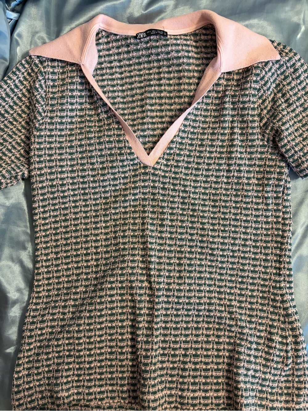 Zara Green and Pink V‑Neck Short‑Sleeve Sweater
